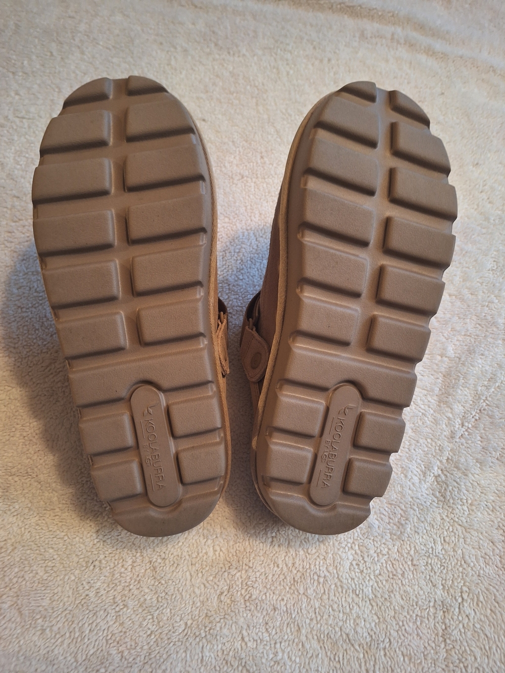 UGG Koolaburra Tan Suede Clog. Adjustable Strap. Only Worn Once. Sz 10 - Picture 6 of 8